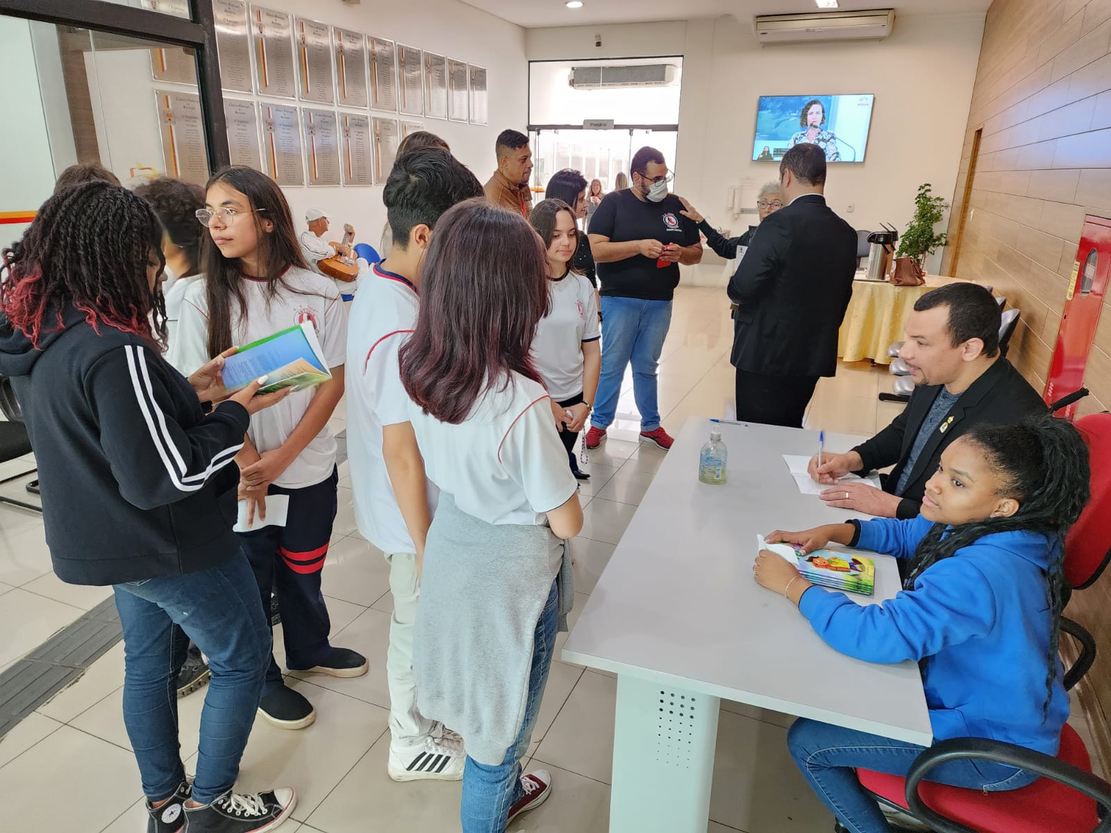 Câmara recebe visita de estudantes e professoras do Colégio